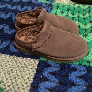 Women’s Size 8 UGG gray Classic Slipper bought at Nordstrom Rack. Worn twice
